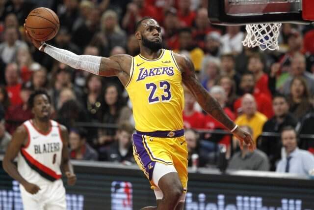 Los Angeles Lakers'ta LeBron James Sezonu Kapattı