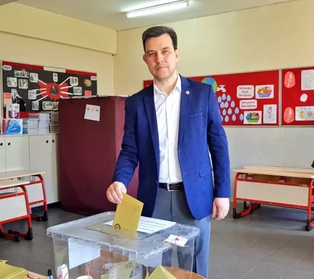Milletvekili Mustafa Esgin Oyunu Kullandı Milletvekili Mustafa Esgin Oyunu Kullandı
