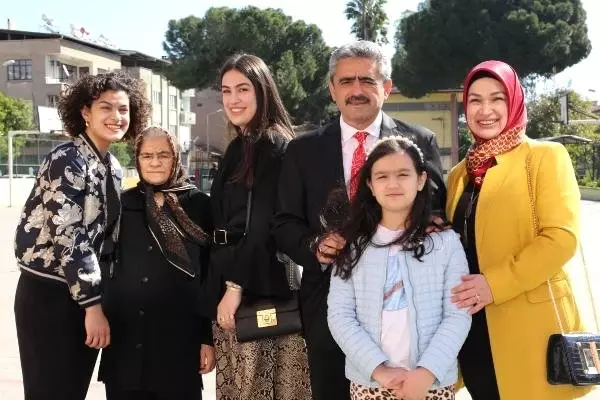 Nazilli Belediye Başkanı Alıcık, Ailesiyle Oy Kullandı Nazilli Belediye Başkanı Alıcık, Ailesiyle Oy Kullandı