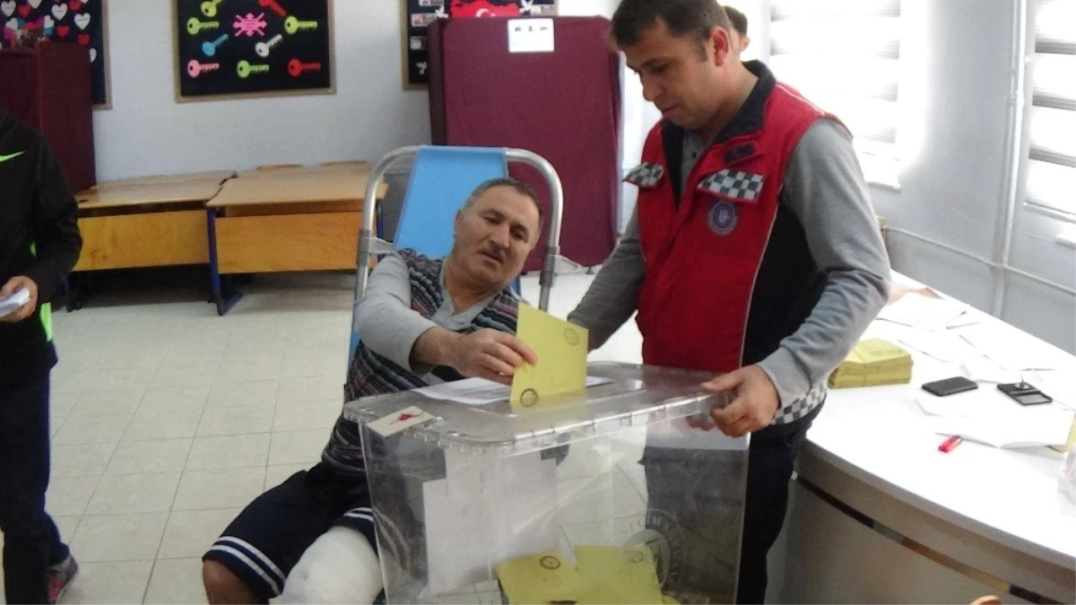 Oy Kullanacağı Okula Ambulansla Getirildi Haber
