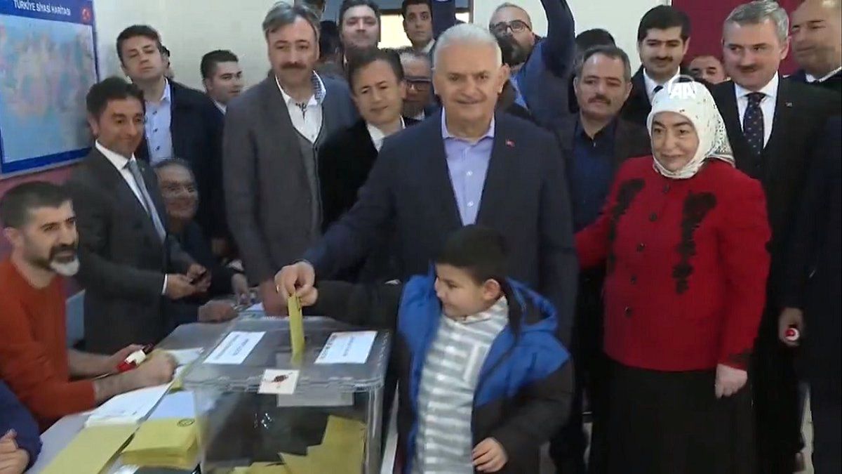 Oyunu Kullanan Binali Yıldırım'dan Açıklama: Hayırlı Olmasını Rabbimden Niyaz Ediyorum