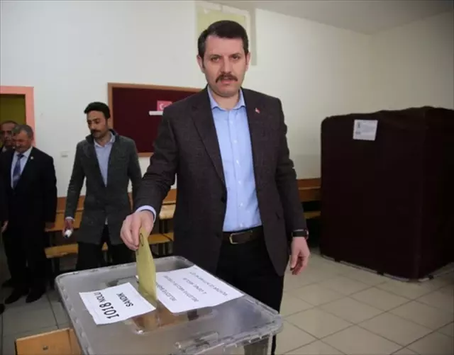 Sivas Valisi Ayhan Oyunu Kullandı
