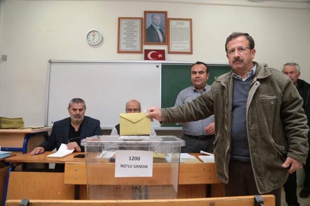 Son Dakika! Doğuda Oy Verme İşlemi Resmen Başladı! Saat 16'ya kadar Oy Kullanılacak