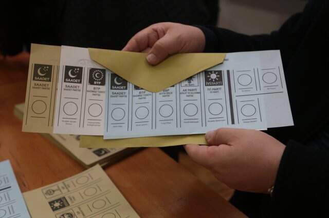 Son Dakika! Doğuda Oy Verme İşlemi Resmen Başladı! Saat 16'ya kadar Oy Kullanılacak
