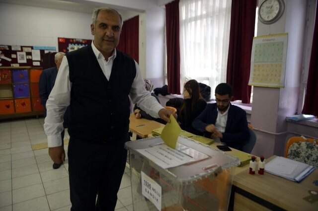 Son Dakika! Doğuda Oy Verme İşlemi Resmen Başladı! Saat 16'ya kadar Oy Kullanılacak