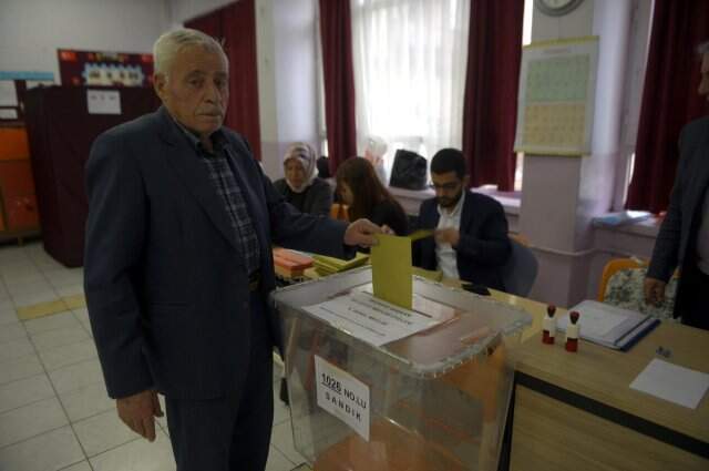 Son Dakika! Doğuda Oy Verme İşlemi Resmen Başladı! Saat 16'ya kadar Oy Kullanılacak