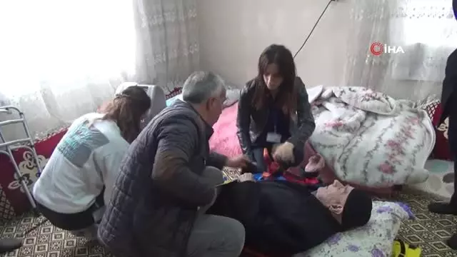 Yaşlı ve Hasta Vatandaş Oyunu Ambulansta Kullandı Yaşlı ve Hasta Vatandaş Oyunu Ambulansta Kullandı