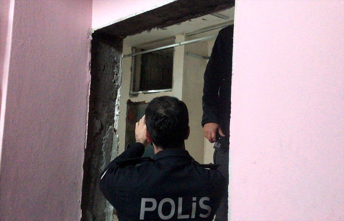 İşçiler, 1987 Yılının Gazetesine Sarılmış Kutuda İnsan Kafatası ve Kemikleri Buldu!