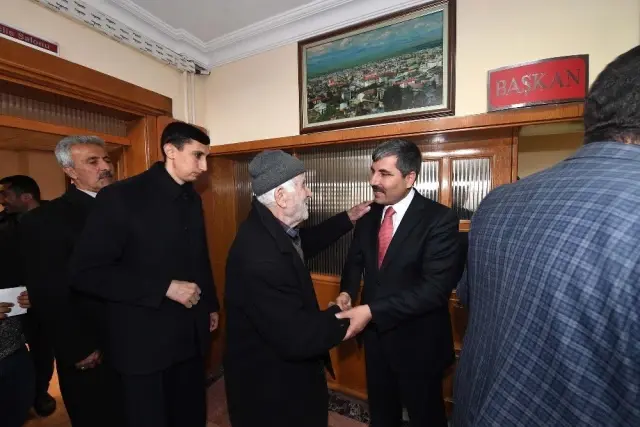 Başkan Asya'ya Sevgi Seli Başkan Asya'ya Sevgi Seli