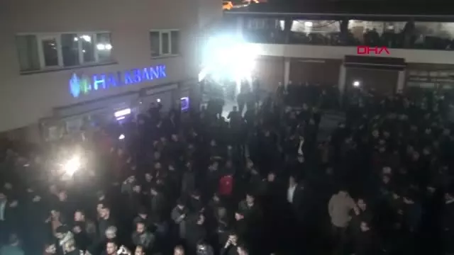 Bitlis'te AK Parti'liler Kutlama Yaptı Bitlis'te AK Parti'liler Kutlama Yaptı