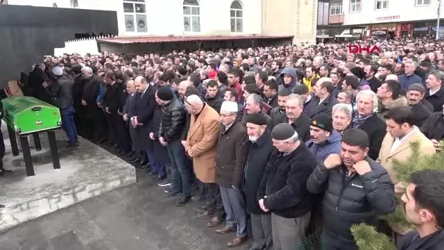 Erzurum, Erdoğan'ın Tespihini Hediye Ettiği Minik Atabey'in Babası Son Yolculuğuna Uğurlandı Erzurum, Erdoğan'ın Tespihini Hediye Ettiği Minik Atabey'in Babası Son Yolculuğuna Uğurlandı