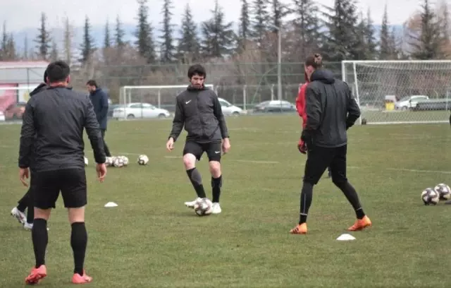 Eskişehirspor İstanbulspor'u Yenip Nefes Almak İstiyor Eskişehirspor İstanbulspor'u Yenip Nefes Almak İstiyor