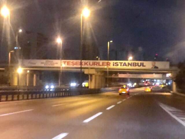 İmamoğlu'ndan, AK Parti'nin Teşekkür Pankartlarına Suç Duyurusu!