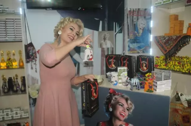 Mardinli Marilyn Monroe, Eşek Sütü Sabunuyla Yurt Dışına Açıldı Mardinli Marilyn Monroe, Eşek Sütü Sabunuyla Yurt Dışına Açıldı