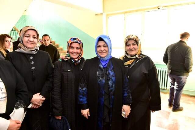Şeyma Döğücü, İstanbul'un İlk Başörtülü Belediye Başkanı Olarak Tarihe Geçti