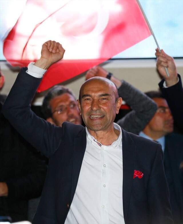 Tunç Soyer, Sosyal Medyadaki Unvanını 'İzmir Büyükşehir Belediye Başkanı' Olarak Güncelledi