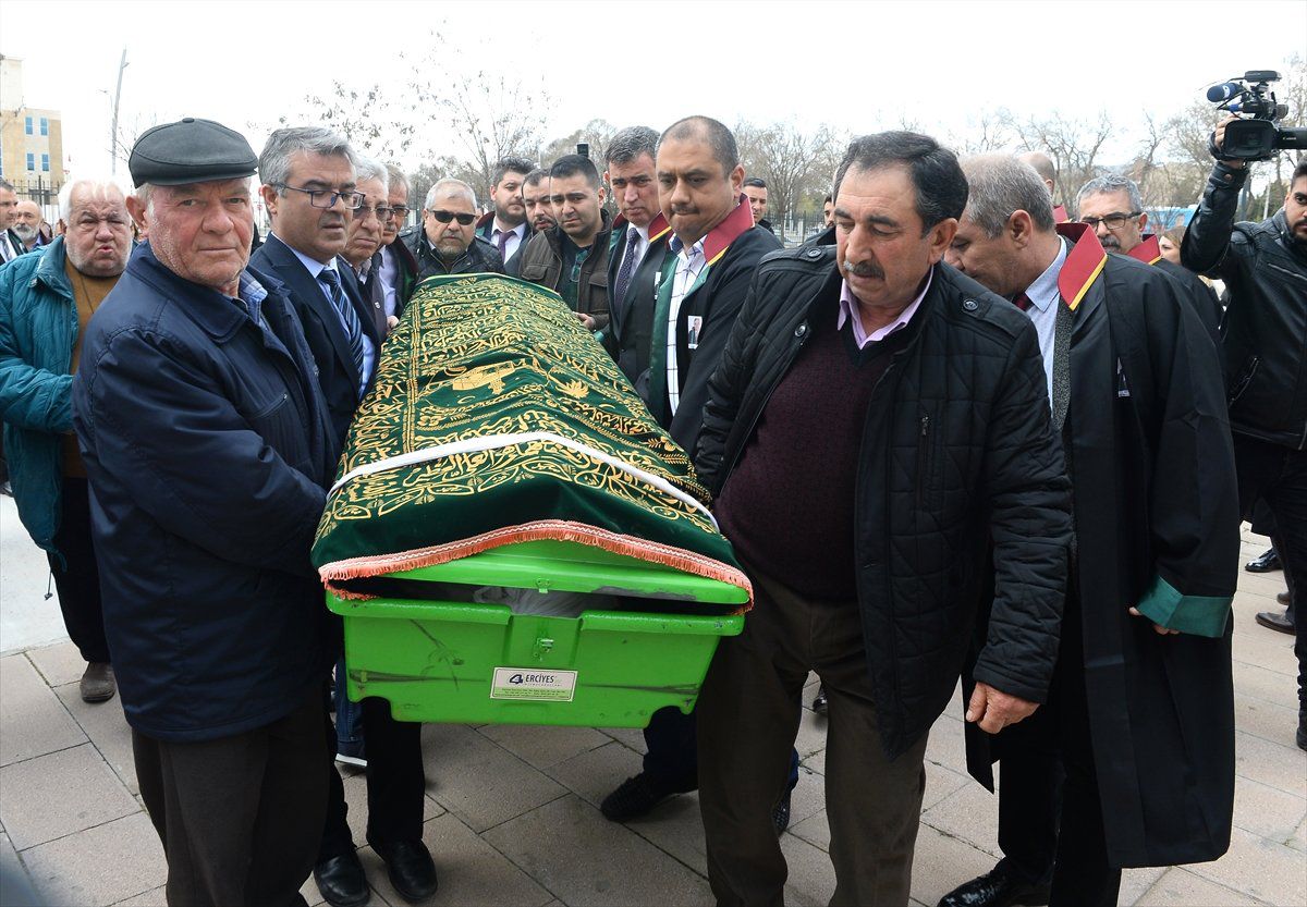 Uşak Barosu Başkanı Kargı'nın Cenazesi Toprağa Verildi