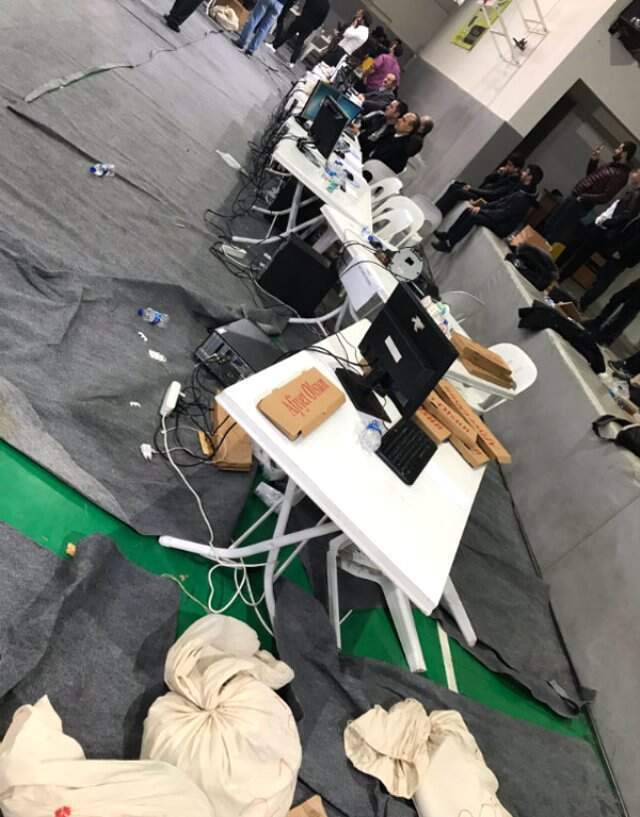 Üsküdar Seçim Kurulunda AK Partili Grup ile Polis Arasında Kavga Çıktı