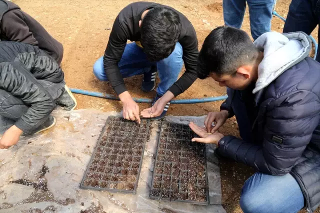 Ata Tohumları' Öğrencilerin Elinde Hayat Bulacak Ata Tohumları' Öğrencilerin Elinde Hayat Bulacak