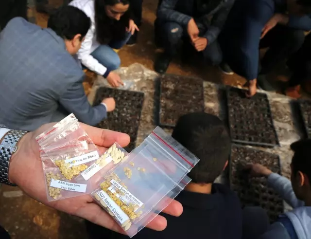 Ata Tohumları' Öğrencilerin Elinde Hayat Bulacak Ata Tohumları' Öğrencilerin Elinde Hayat Bulacak