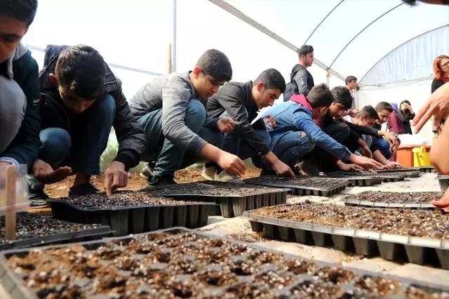 Ata Tohumları' Öğrencilerin Elinde Hayat Bulacak Ata Tohumları' Öğrencilerin Elinde Hayat Bulacak