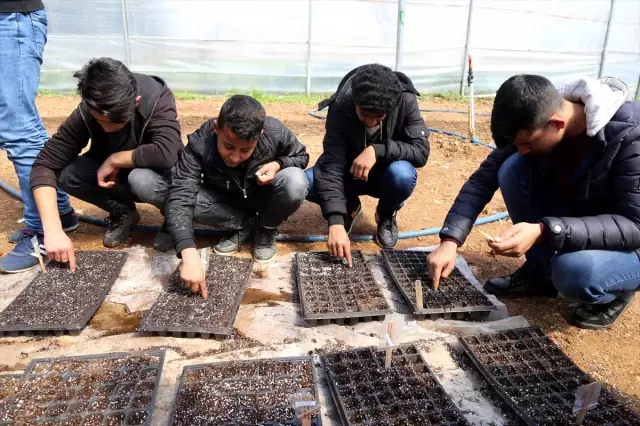 Ata Tohumları' Öğrencilerin Elinde Hayat Bulacak Ata Tohumları' Öğrencilerin Elinde Hayat Bulacak