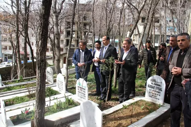 Belediye Başkanlığına Seçilen Saklı'dan, Budak'ın Kabrine Ziyaret Belediye Başkanlığına Seçilen Saklı'dan, Budak'ın Kabrine Ziyaret