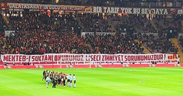 Galatasaraylı Taraftarlardan Mustafa Cengiz Tezahüratı