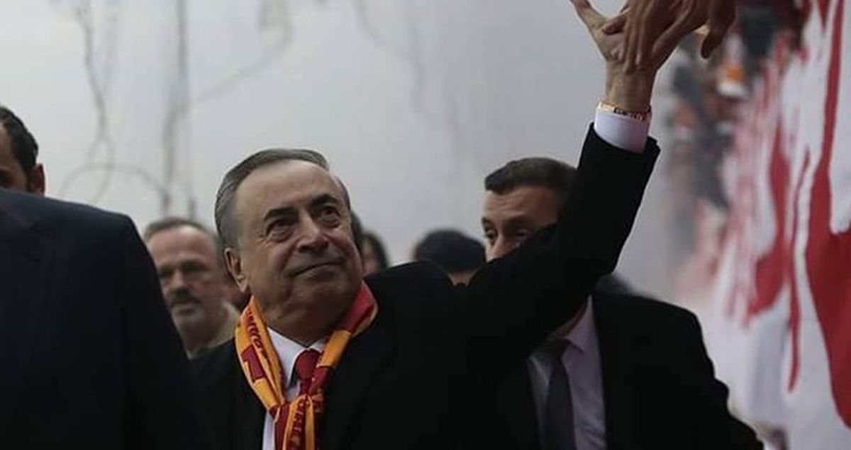 Galatasaraylı Taraftarlardan Mustafa Cengiz Tezahüratı