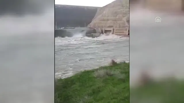 Şırnak'ta Sağanak Eski Kaplıca Binasını Yıktı