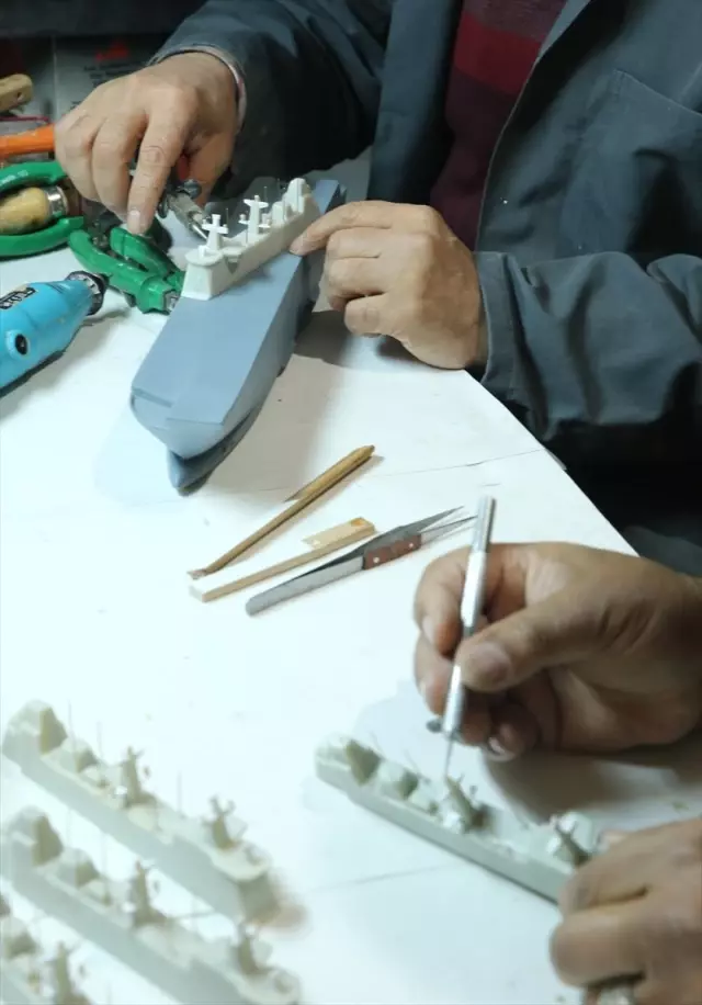 Yüzen Askeri Üs' Denizle Buluşmadan Maketini Yaptı Yüzen Askeri Üs' Denizle Buluşmadan Maketini Yaptı
