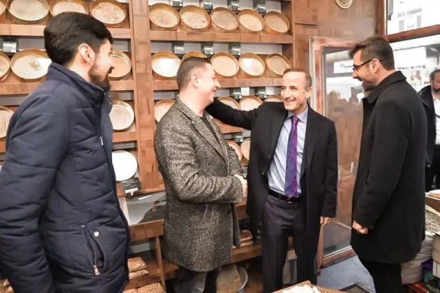 AK Parti'nin Yeni Belediye Başkanından Teşekkür Ziyareti AK Parti'nin Yeni Belediye Başkanından Teşekkür Ziyareti
