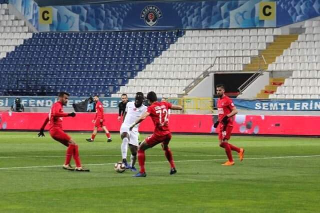 Akhisarspor, Ümraniyespor'u 1-0 Mağlup Etti