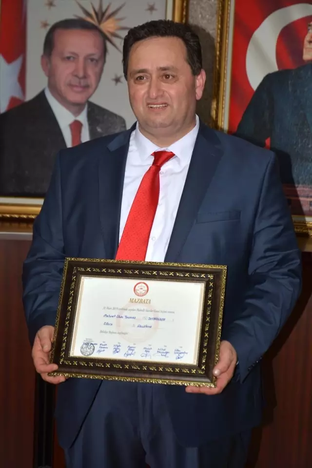 Belediye Başkanlığını Devralıp Makam Kapısını Söktü Belediye Başkanlığını Devralıp Makam Kapısını Söktü