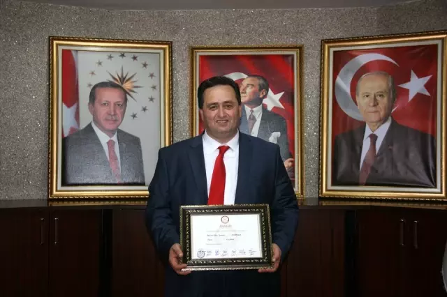 Belediye Başkanlığını Devralıp Makam Kapısını Söktü Belediye Başkanlığını Devralıp Makam Kapısını Söktü