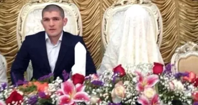 McGregor'dan Dayak Yediği Khabib ve Eşi İçin Sert Sözler McGregor'dan Dayak Yediği Khabib ve Eşi İçin Sert Sözler