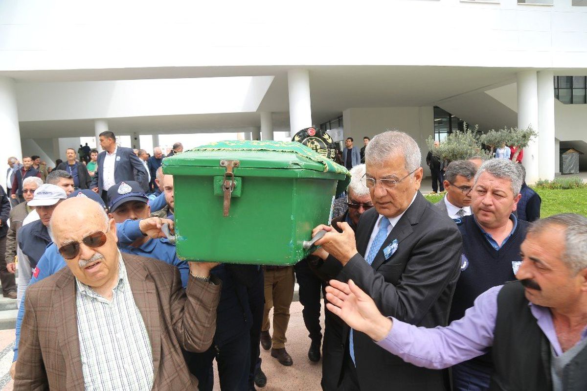 Mezitli'nin Eski Belediye Başkanı Savcı Hayatını Kaybetti