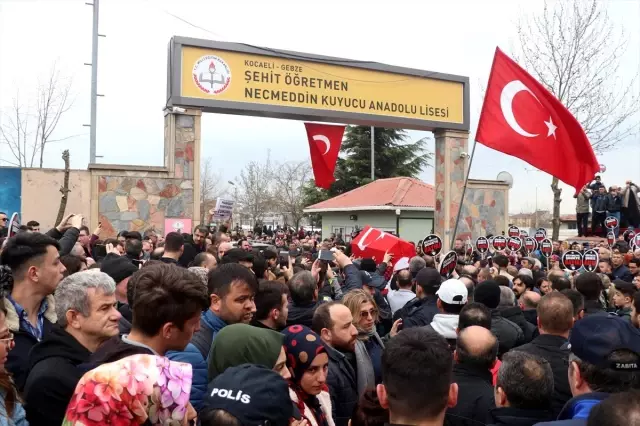 Necmeddin Öğretmene Son Görev