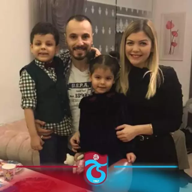 Oğlunun Kıyafetini Bir An Olsun Elinden Bırakmadı Oğlunun Kıyafetini Bir An Olsun Elinden Bırakmadı