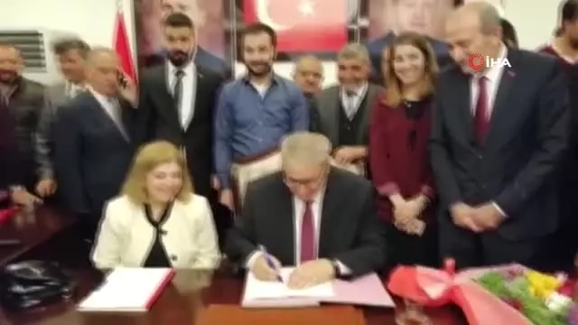 Öğrencilerine El Öptüren Başkan Mazbatasını Aldı