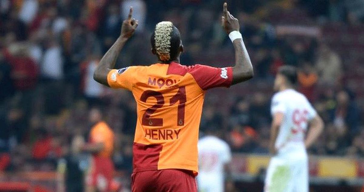 Onyekuru Gözünün Son Halini Paylaştı