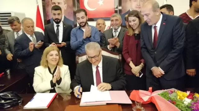 Pazarcık Belediye Başkanı Yılmazcan, Mazbatasını Aldı Pazarcık Belediye Başkanı Yılmazcan, Mazbatasını Aldı