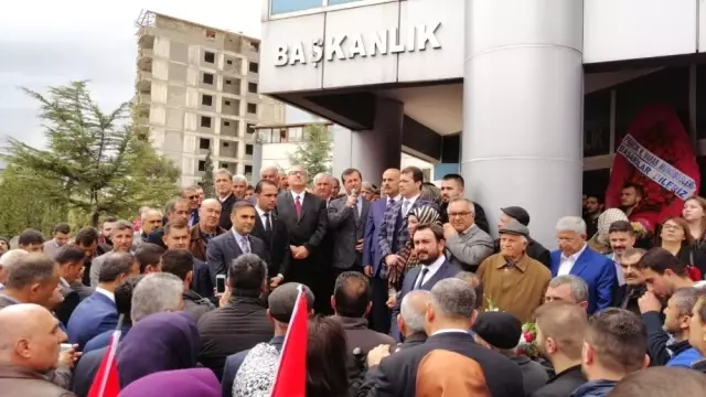 Pazarcık Belediye Başkanı Yılmazcan, Mazbatasını Aldı Pazarcık Belediye Başkanı Yılmazcan, Mazbatasını Aldı