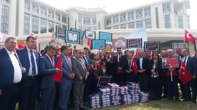 Sağlık Çalışanlarından Sağlık Bakanlığı Önünde Eylem