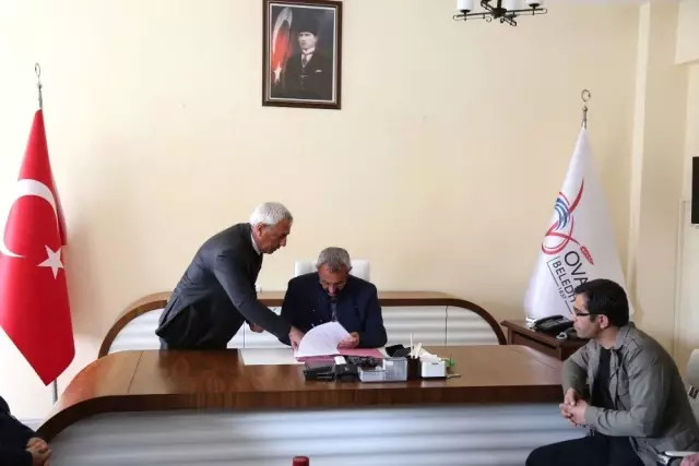Sarıgül, Ovacık'ta Komünist Başkandan Görevi Devraldı Sarıgül, Ovacık'ta Komünist Başkandan Görevi Devraldı