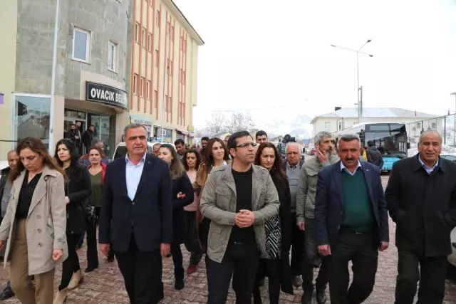 Sarıgül, Ovacık'ta Komünist Başkandan Görevi Devraldı Sarıgül, Ovacık'ta Komünist Başkandan Görevi Devraldı
