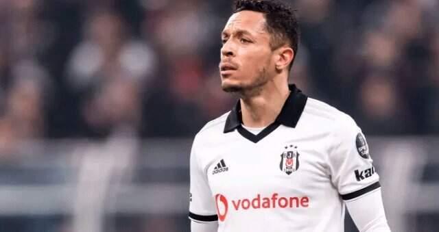 Adriano'nun Vergi Kaçırdığı Gerekçesiyle 3 Yıl Hapsi İsteniyor