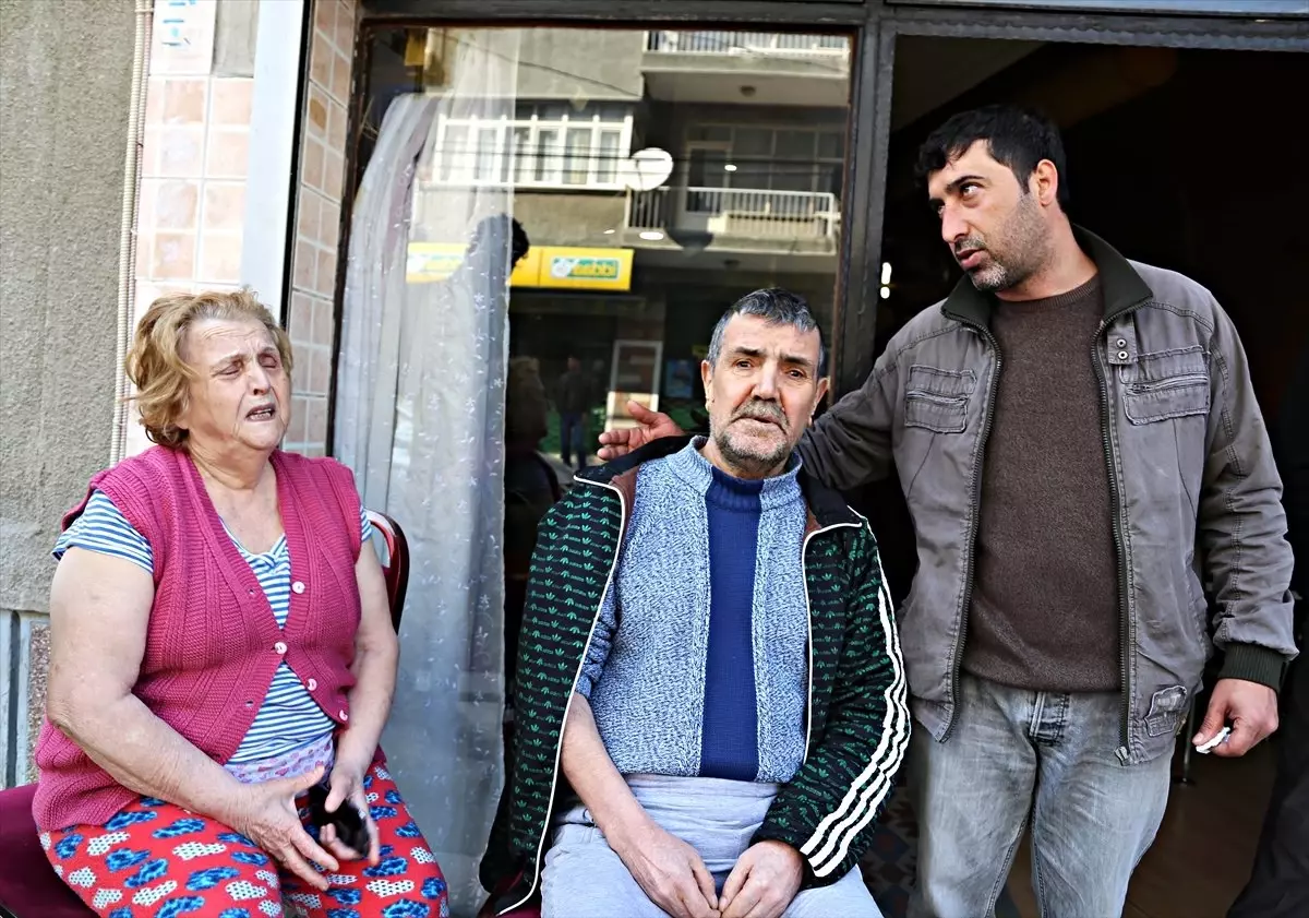 Alevlerin Arasından 3 Kişiyi Kurtardı