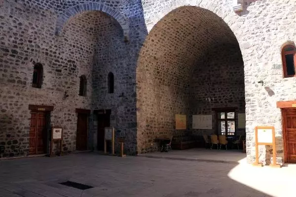 Anadolu'nun İlk Medresesi Yıllara Meydan Okuyor Anadolu'nun İlk Medresesi Yıllara Meydan Okuyor