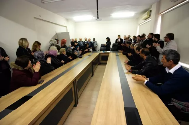 Bağımsız Belediye Başkanı Şahin Mazbatasını Aldı Bağımsız Belediye Başkanı Şahin Mazbatasını Aldı